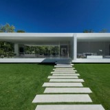 Casas de sonho: Mansão sem paredes e com um museu de carros na garagem (fotos)