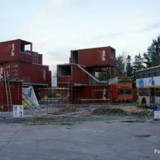 Contentores e autocarros transformados em escritórios