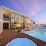 Casas de sonho: Abraçar o mar numa mansão de vidro no Peru (fotos) 