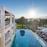 Casas de sonho: Abraçar o Mediterrâneo numa mansão de luxo em França (fotos)