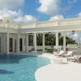 Visita guiada ao “Le Palais Royal”, a casa mais cara dos EUA (custa 107 milhões de euros)