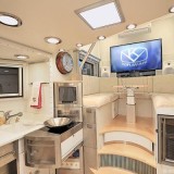 Um loft de luxo sobre rodas: Assim é a Kiravan, a maior e mais moderna caravana do mundo (fotos) 