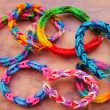 Elásticos das pulseiras da moda retirados do mercado por risco de cancro
