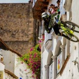 Edifícios, adrenalina e bicicletas: o Downhill Urbano transforma as cidades na melhor pista (fotos)