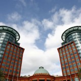 Proprietários de centros comerciais preocupados com o impacto do e-commerce