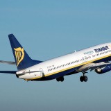 Estás à procura de trabalho? A Ryanair vai contratar 250 pessoas para Portugal