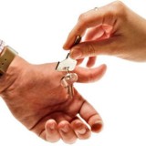 Câmara de Almada quer arrendar casas dos bancos a famílias que estão por realojar 