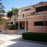 Esta magnifica moradia está localizada no Cartaxo e custa 1.650.000 euros.