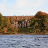 Aldourie Castle: um castelo rodeado de natureza junto ao famoso Lago Ness (fotos)
