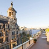 Casas de sonho: Uma penthouse com vistas de perder o fôlego para Barcelona (fotos)