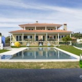 Esta vivenda rústica com piscina está localizada em Portalegre e custa 1.500.000 euros.