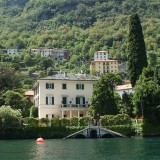 Queres ver de perto a mansão de luxo de George Clooney em Itália? Cuidado... arriscas-te a uma multa de 500 euros