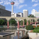 Em Calgary, quem deitar beatas de cigarro para o chão paga multas avultadas (Fotos: Wikipedia).