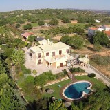 Casas de fim de semana: relaxar numa quinta com piscina em Tavira (fotos) 