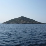 O ator Johnny Depp pagou 4,2 milhões de euros pela ilha de Stroggilo.