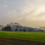 Casas de sonho: uma original villa com escadas no teto para desfrutar da paisagem