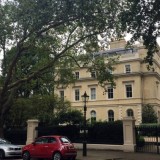 A casa está localizada na mais exclusiva e cara rua de Londres (Foto: Simon Dawson/Bloomberg News).