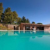 Casas de sonho: Uma impressionante mansão na Toscana com piscina e campo de futebol