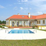 Casas de fim de semana: Desfrutar do Alentejo numa herdade com piscina (fotos) 