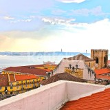 Casas de fim de semana: Contemplar o Tejo e Lisboa numa varanda de Alfama (fotos)