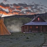 Dunton Hot Springs: Atreves-te a dormir numa localidade fantasma nas Montanhas Rochosas?