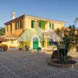 Esta espetacular mansão está localizada em Tavira e custa 2.590.000 euros.