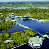 Ariau Amazon Towers: dormir em quartos “pendurados” em árvores no rio Amazonas 