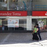 Santander Totta é o novo dono do Banif: que ganham e perdem clientes e contribuintes?