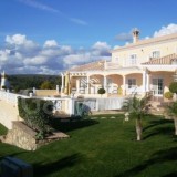 Esta espetacular mansão está localizada em Loulé e custa 1.750.000 euros.