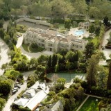 Mansão da Playboy está à venda por 185 milhões de euros