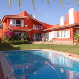 Esta espetacular mansão está localizada em Cascais e custa 1.620.000 euros.