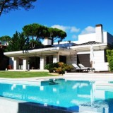 Esta espetacular moradia está localizada em Cascais e custa 4.800.000 euros.