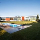 Esta luxuosa moradia está localizada na Póvoa de Varzim e custa 2.250.000 euros.