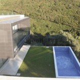 Esta luxuosa moradia está localizada em Cascais e está à venda por 2.500.000 euros.