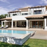 Esta luxuosa moradia está localizada em Albufeira e custa 4.500.000 euros.