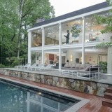 Casas de sonho: Espetacular “jaula” de vidro nas traseiras de uma mansão de luxo nos EUA 