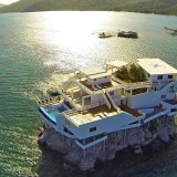 Villa on Dunbar Rock: Um resort numa rocha que esconde um tesouro do pirata Barbanegra 