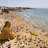 Férias dos portugueses: baratas e com poucos dias