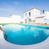 Casas de fim de semana: Mergulhar numa piscina de água salgada no Algarve