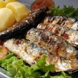 Sardinha nunca esteve tão cara em 20 anos e come-se cada vez mais espanhola nas mesas portuguesas