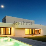 Esta moradia de luxo está localizada em Belas, Sintra, e custa 1.850.000 euros.