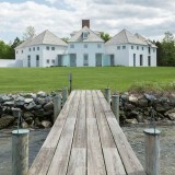 Casas de sonho: Mansão minimalista de design com cais e vistas deslumbrantes 