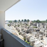 Uma casa com vista: quanto pagarias por viver em frente a um cemitério?