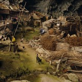 A vida dentro de uma caverna com escola e campo de basquet na China