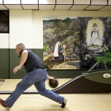O segredo melhor guardado das igrejas dos EUA: salões de bowling escondidos na cave 