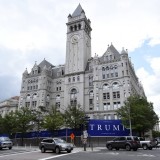 O novo e opulento hotel de Donald Trump que está a escassos metros da Casa Branca 