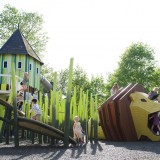 E tu, também gostarias de brincar nestes parques infantis? 