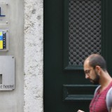 Registo do alojamento local com travão a fundo