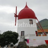 Casas de fim de semana: Dormir num moinho com vista para o mar nos Açores 