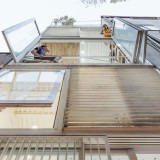 Assim se transforma um escuro e sujo beco de 10 m2 num bonito miniedifício de escritórios 